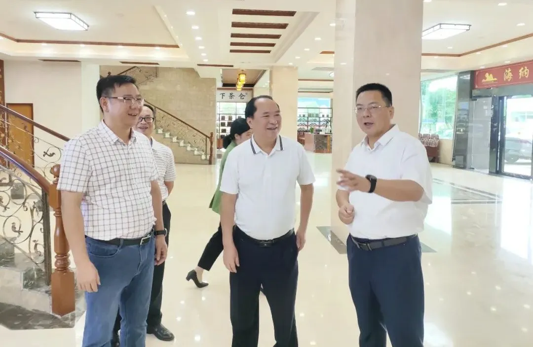 梧州市委常委、宣傳部部長(zhǎng)黃恩一行蒞臨集團(tuán)調(diào)研指導(dǎo)